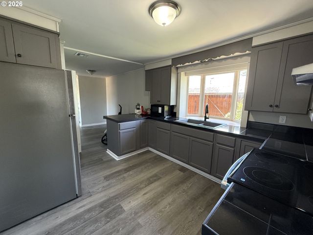 236 DE BARR Ave, Medford, OR 97501