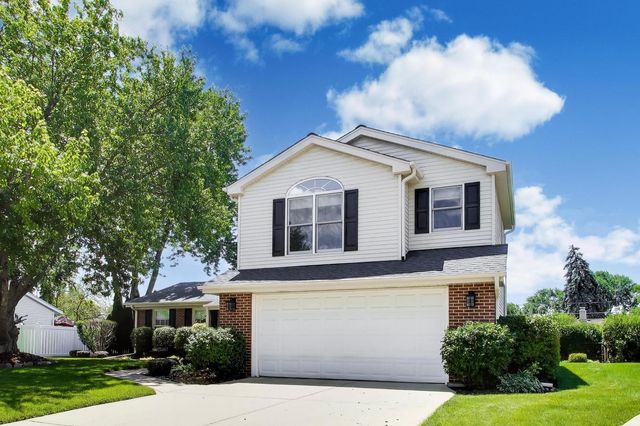2006 N Elizabeth Drive, Arlington Heights, IL 60004