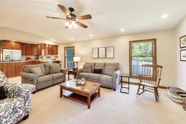 2006 N Elizabeth Drive, Arlington Heights, IL 60004