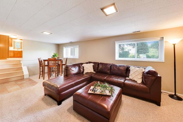2006 N Elizabeth Drive, Arlington Heights, IL 60004