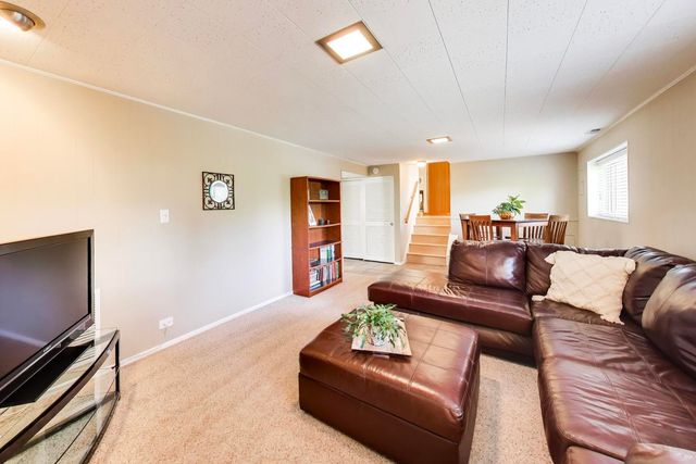 2006 N Elizabeth Drive, Arlington Heights, IL 60004