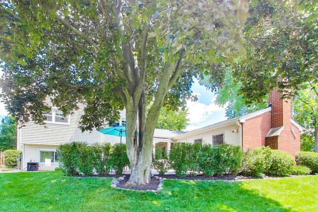 2006 N Elizabeth Drive, Arlington Heights, IL 60004