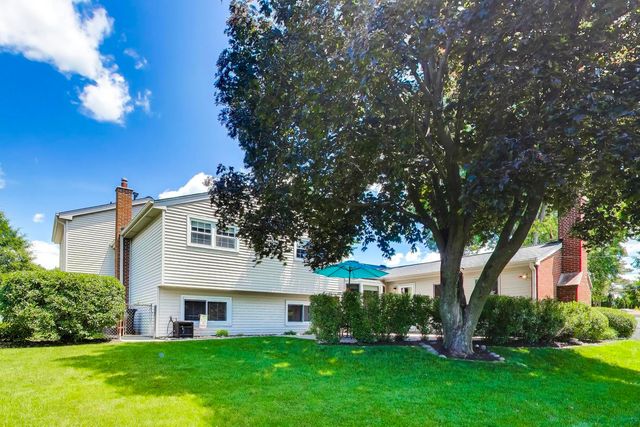 2006 N Elizabeth Drive, Arlington Heights, IL 60004