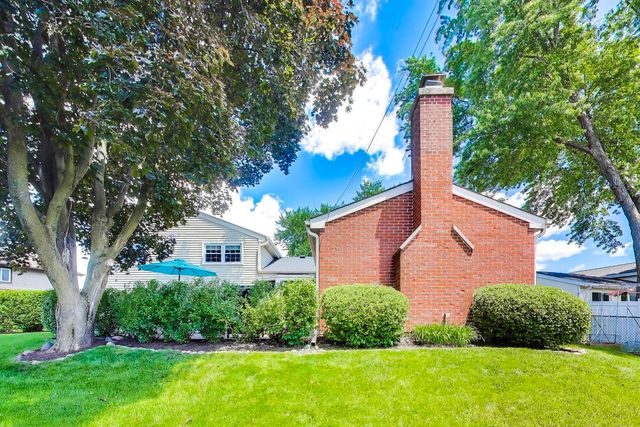 2006 N Elizabeth Drive, Arlington Heights, IL 60004