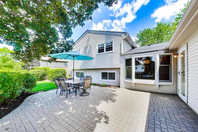 2006 N Elizabeth Drive, Arlington Heights, IL 60004