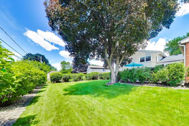 2006 N Elizabeth Drive, Arlington Heights, IL 60004