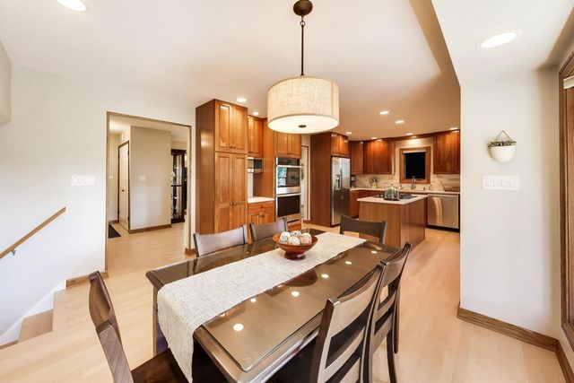 2006 N Elizabeth Drive, Arlington Heights, IL 60004