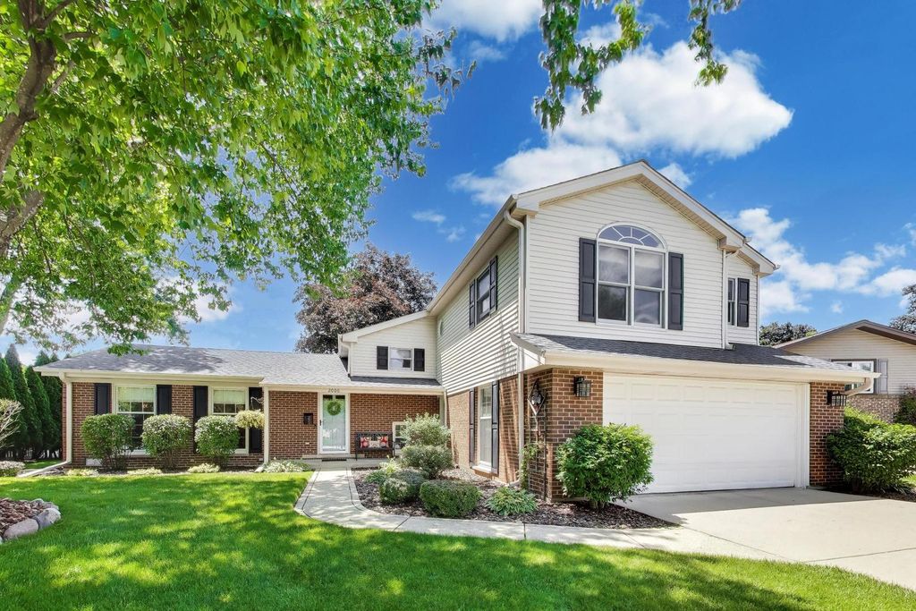 2006 N Elizabeth Drive, Arlington Heights, IL 60004