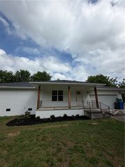 527 W Selle Drive, Fayetteville, AR 72701