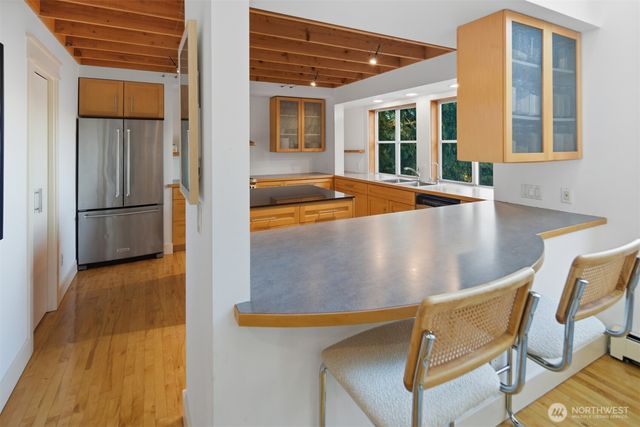 8770 Sand Point Way NE, Seattle, WA 98115