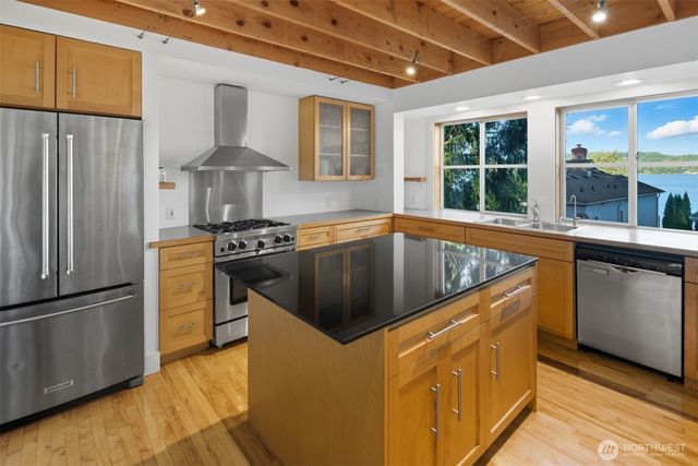 8770 Sand Point Way NE, Seattle, WA 98115