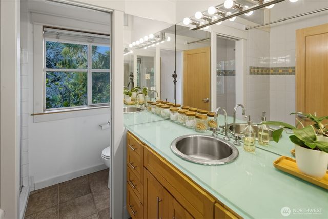 8770 Sand Point Way NE, Seattle, WA 98115