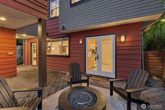 8770 Sand Point Way NE, Seattle, WA 98115