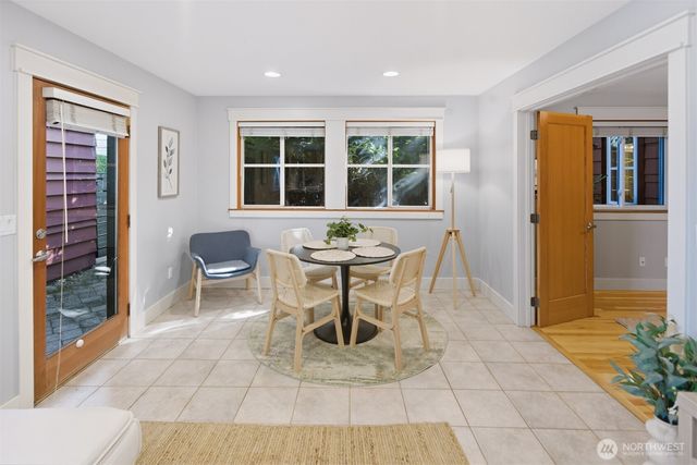8770 Sand Point Way NE, Seattle, WA 98115