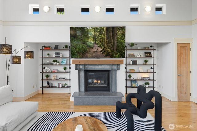 8770 Sand Point Way NE, Seattle, WA 98115