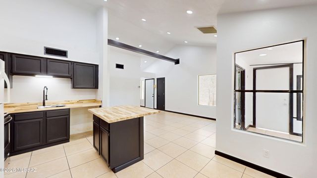 7249 S Dooley Drive, Tucson, AZ 85746
