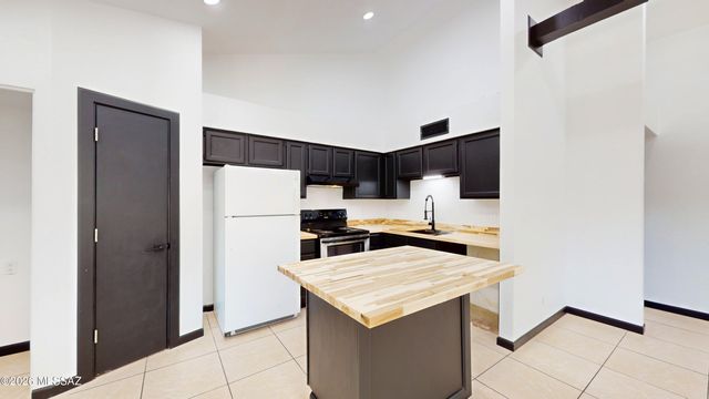 7249 S Dooley Drive, Tucson, AZ 85746