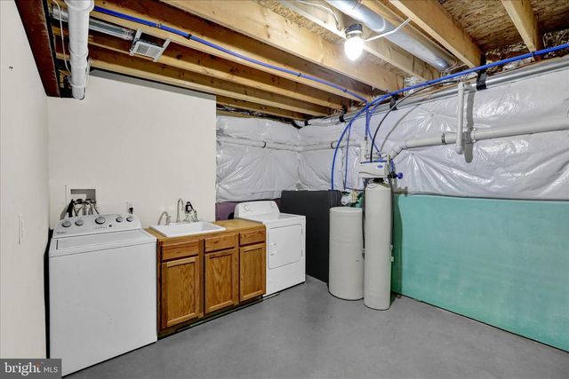 30 HUNTSVILLE DR, Gilbertsville, PA 19525