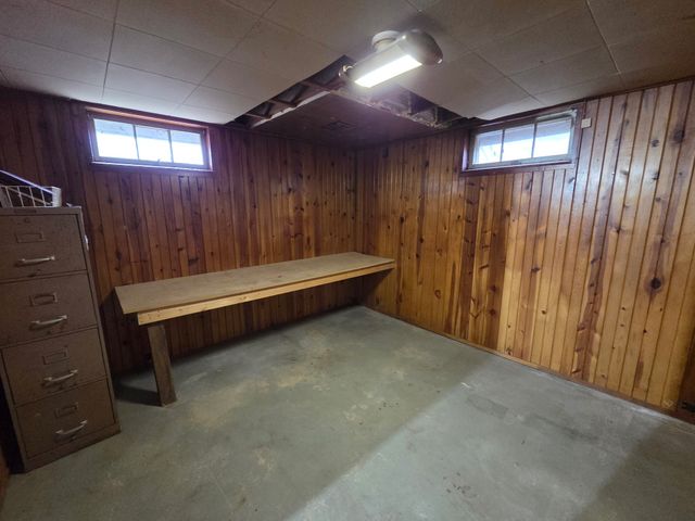 121 W 11th Street S, Newton, IA 50208