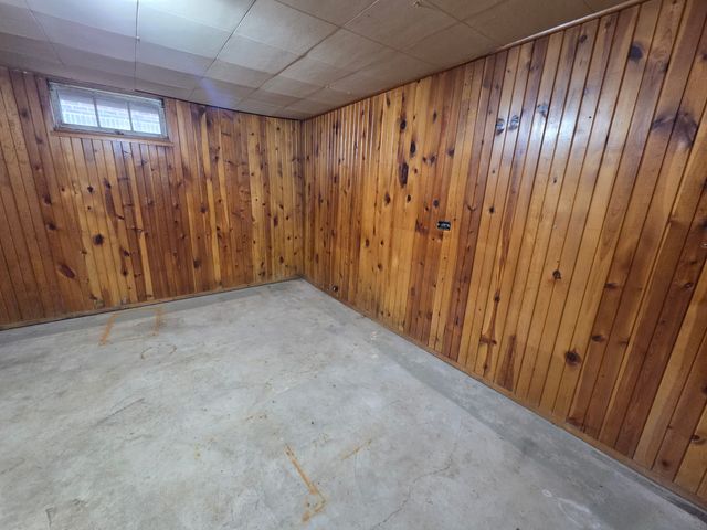 121 W 11th Street S, Newton, IA 50208