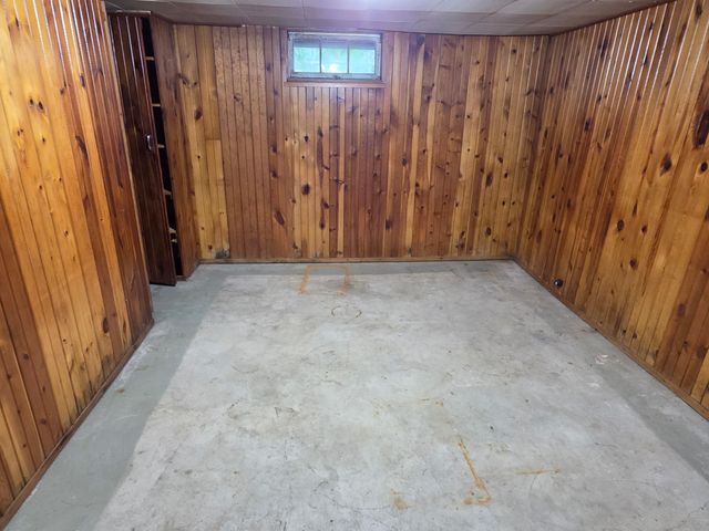 121 W 11th Street S, Newton, IA 50208