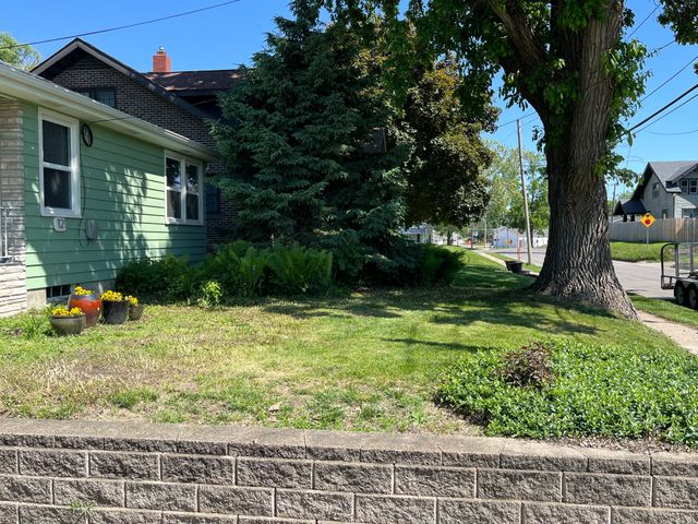 121 W 11th Street S, Newton, IA 50208