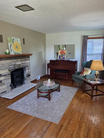 121 W 11th Street S, Newton, IA 50208