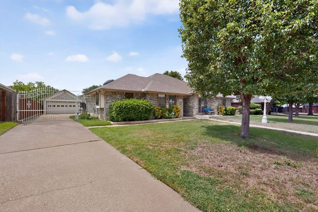 137 Brushy Mound Road, Burleson, TX 76028