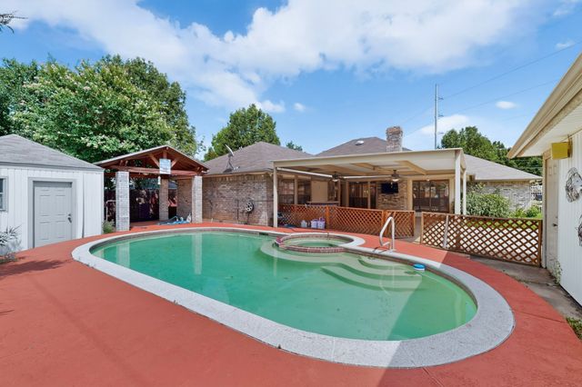 137 Brushy Mound Road, Burleson, TX 76028