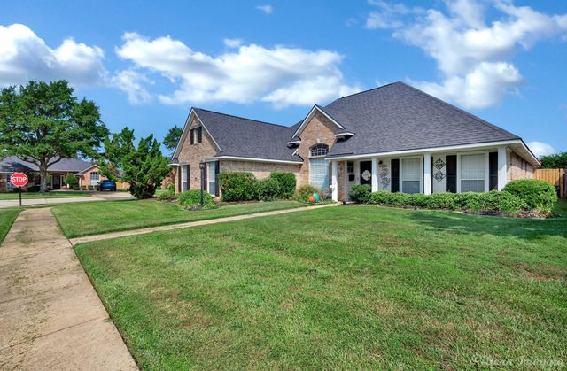 3301 Colonial Drive, Bossier City, LA 71111