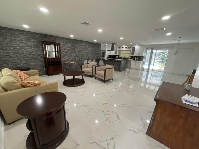 3205 NW 87th Avenue, Coral Springs, FL 33065