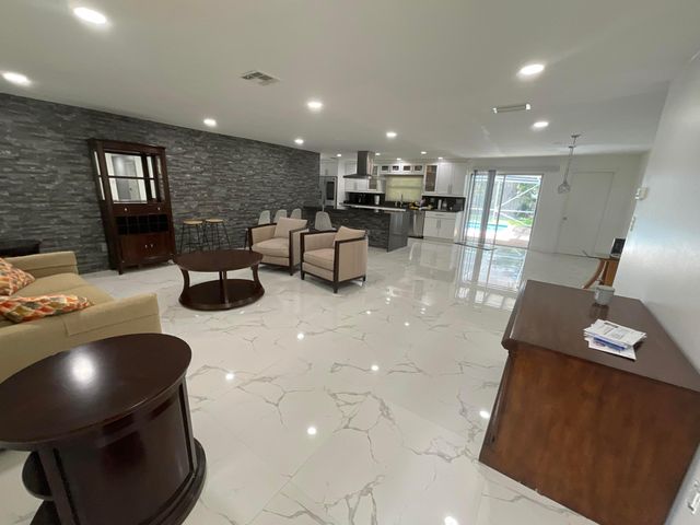 3205 NW 87th Avenue, Coral Springs, FL 33065