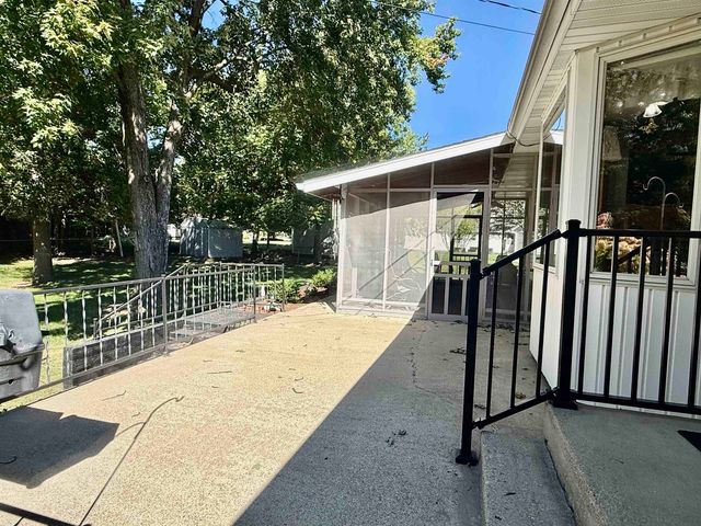 135 Fox Place, Saint Louis, MI 48880