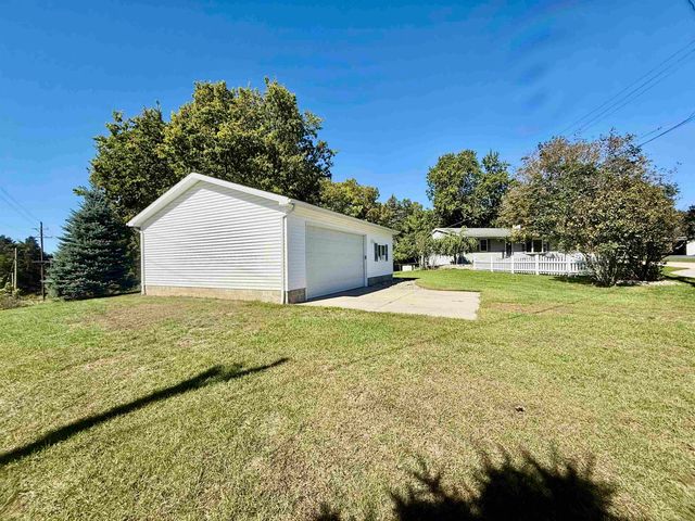 135 Fox Place, Saint Louis, MI 48880