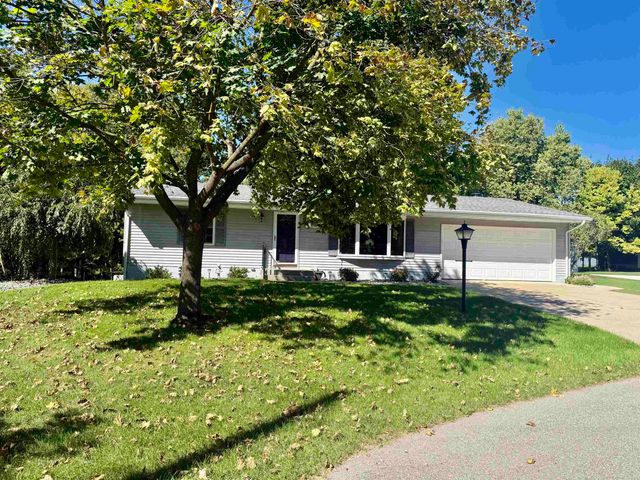 135 Fox Place, Saint Louis, MI 48880