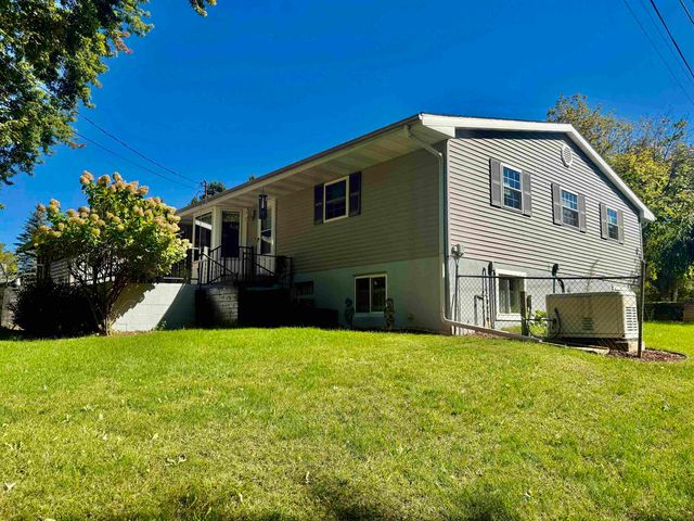 135 Fox Place, Saint Louis, MI 48880