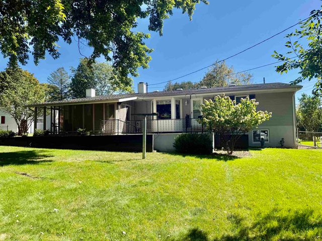 135 Fox Place, Saint Louis, MI 48880