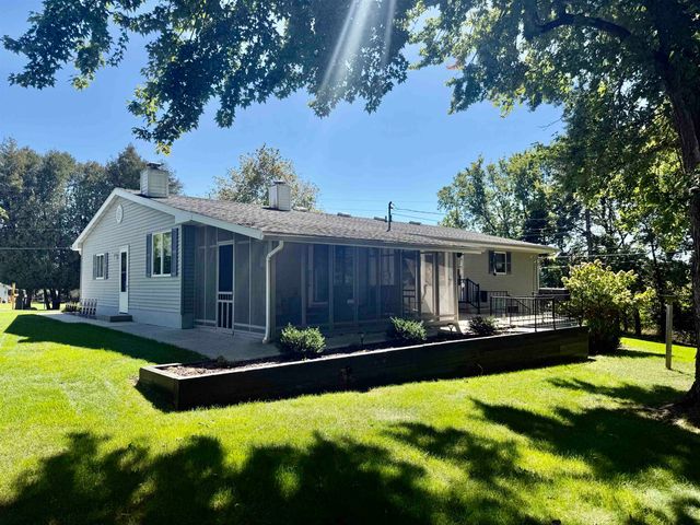 135 Fox Place, Saint Louis, MI 48880