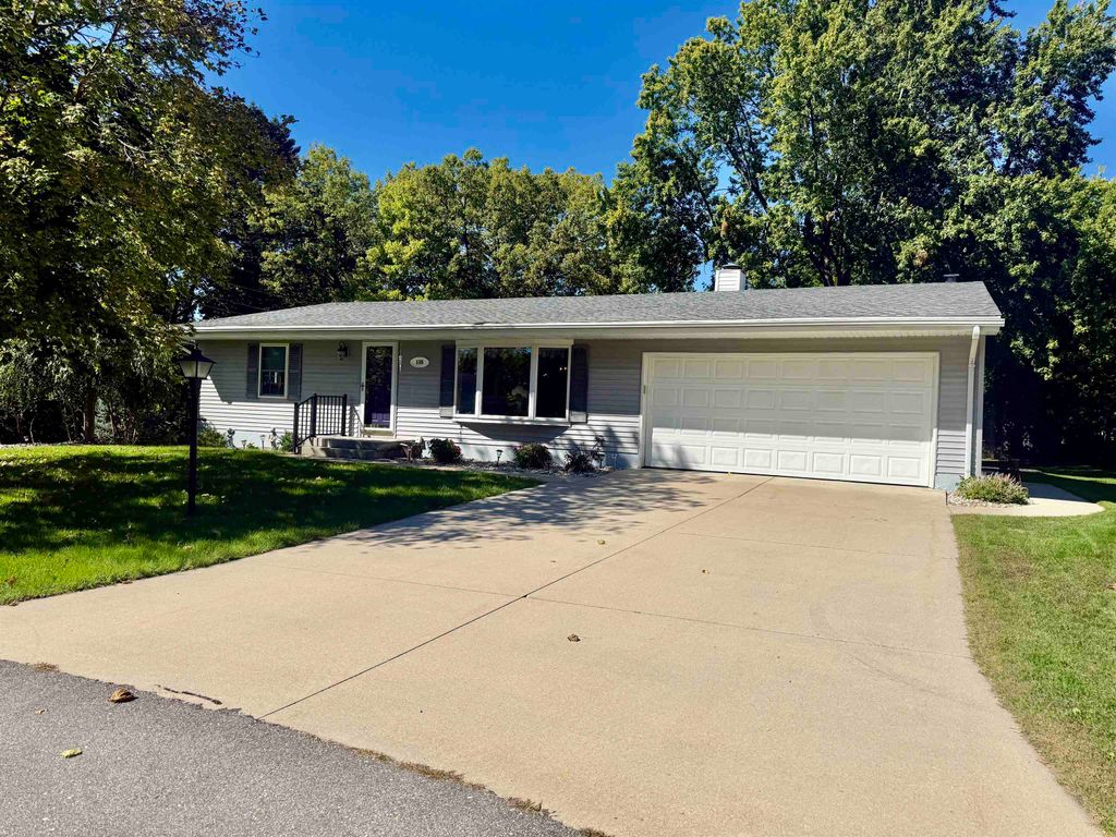 135 Fox Place, Saint Louis, MI 48880