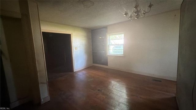 49 Cypress RD, Portsmouth, VA 23701