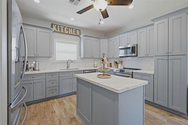 800 Dewey Street, Westlake, LA 70669