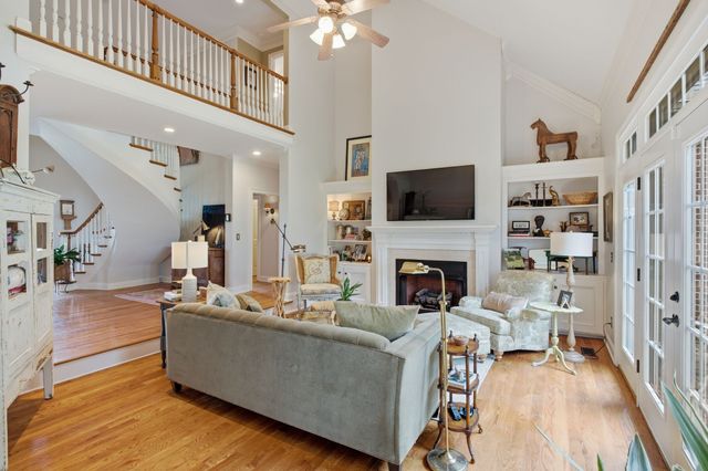 2404 Savage Creek Dr, Springfield, TN 37172