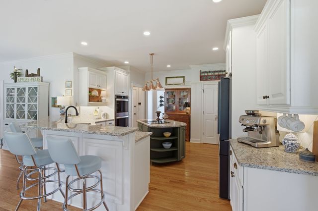 2404 Savage Creek Dr, Springfield, TN 37172