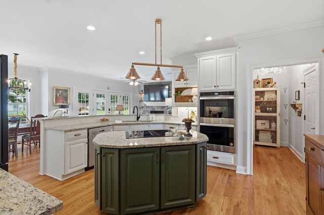 2404 Savage Creek Dr, Springfield, TN 37172