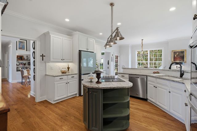 2404 Savage Creek Dr, Springfield, TN 37172