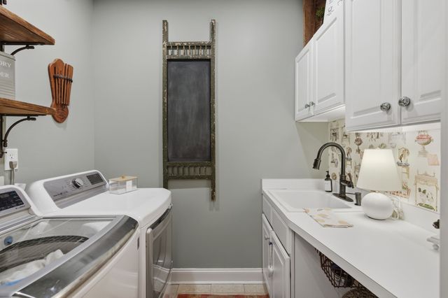 2404 Savage Creek Dr, Springfield, TN 37172
