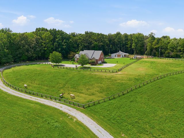 2404 Savage Creek Dr, Springfield, TN 37172