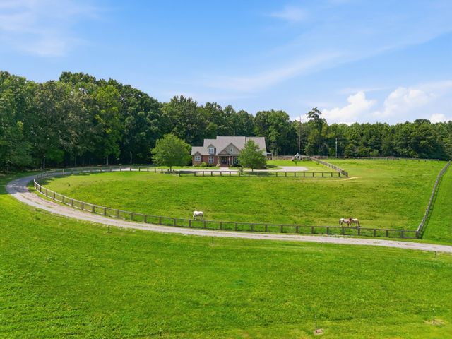 2404 Savage Creek Dr, Springfield, TN 37172