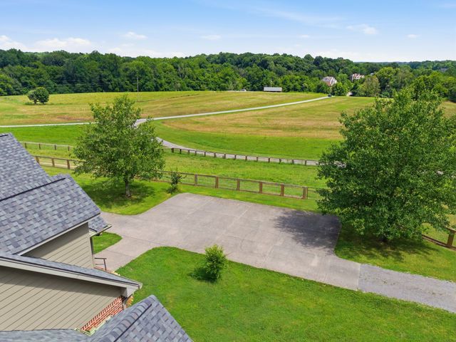 2404 Savage Creek Dr, Springfield, TN 37172