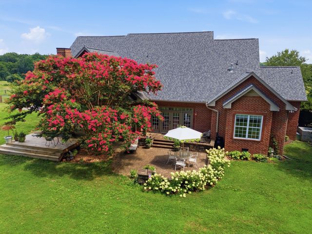 2404 Savage Creek Dr, Springfield, TN 37172